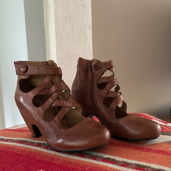 Miz Mooz Sedona Booties - Picture 1 of 3